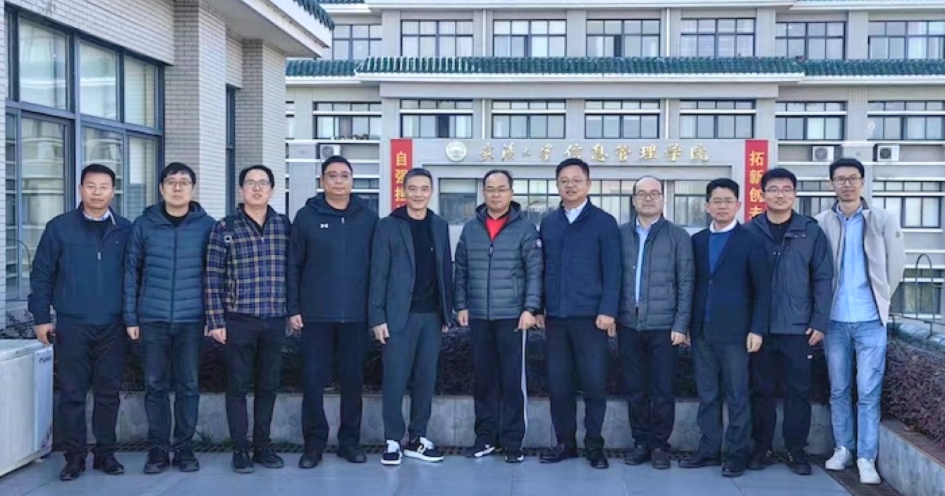 The person in charge of ZhongAnke Co., Ltd. accompanied the relevant leaders of Yixing city to visit Wuhan University for investigation